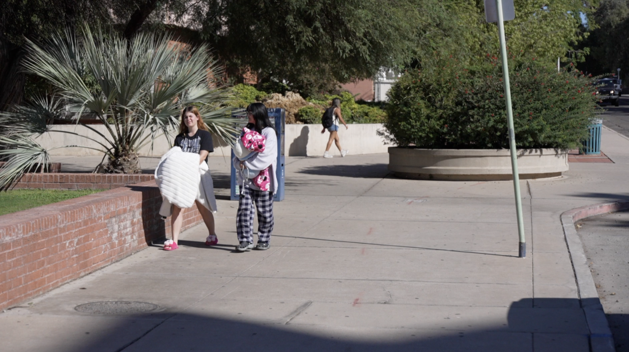 UA students walking back to their dorm