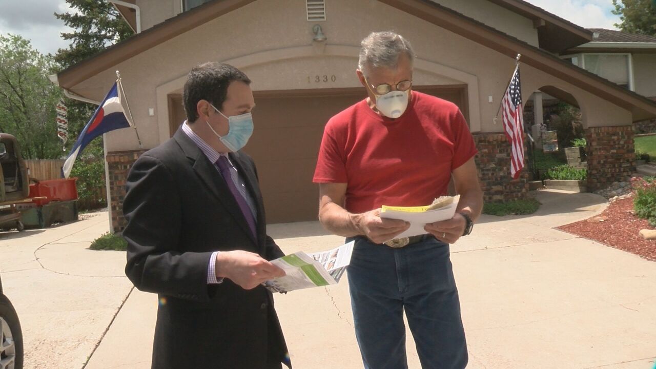 David Cozad talking with Chief Investigative Reporter Eric Ross