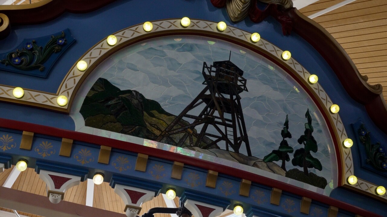 CAROUSEL HELENA.jpg