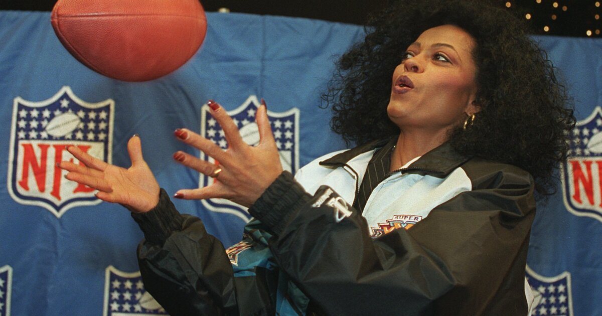 PHOTOS: Past Arizona Super Bowl halftime show performers