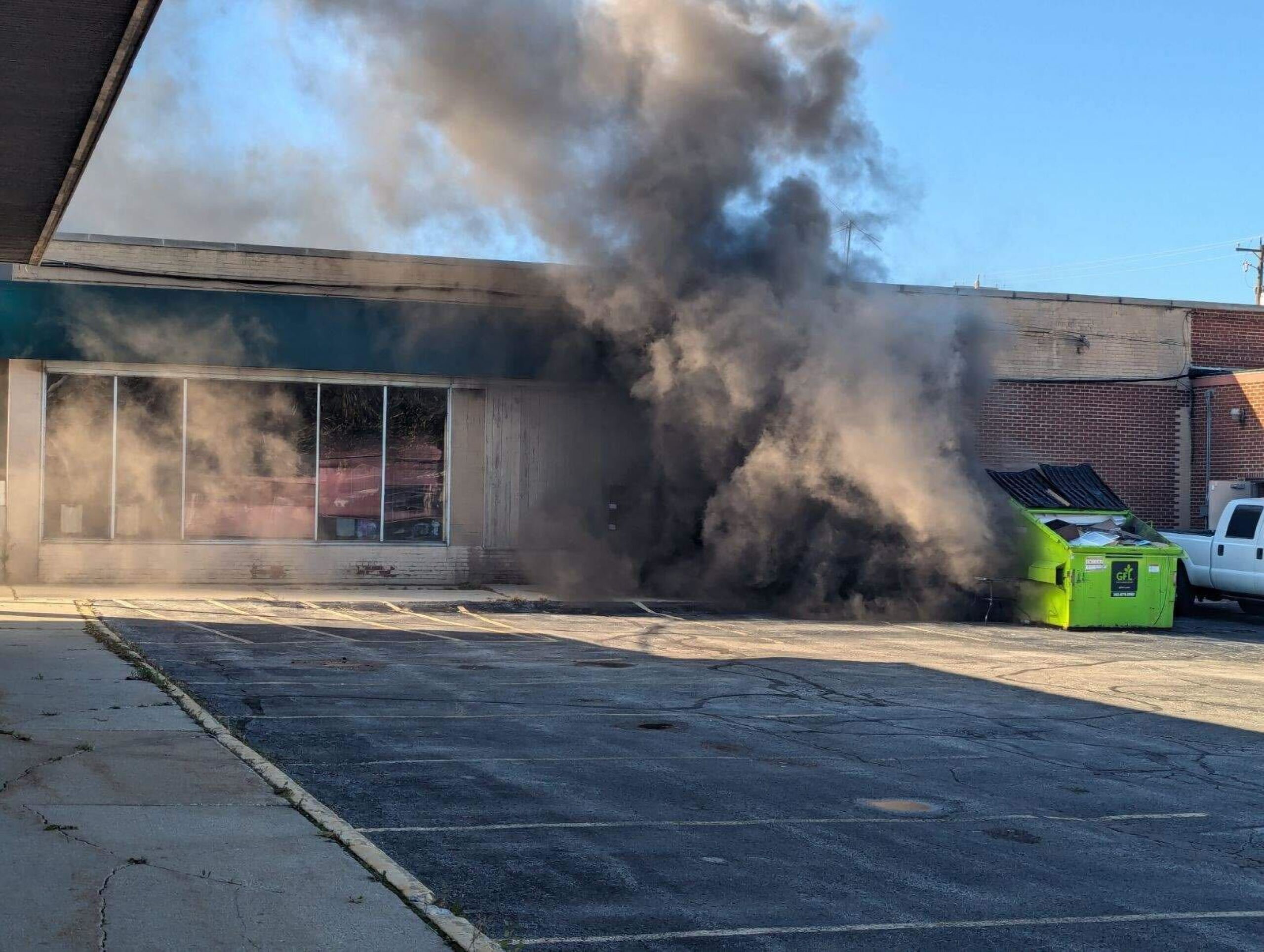 Crews respond to fire at Cudahy strip mall