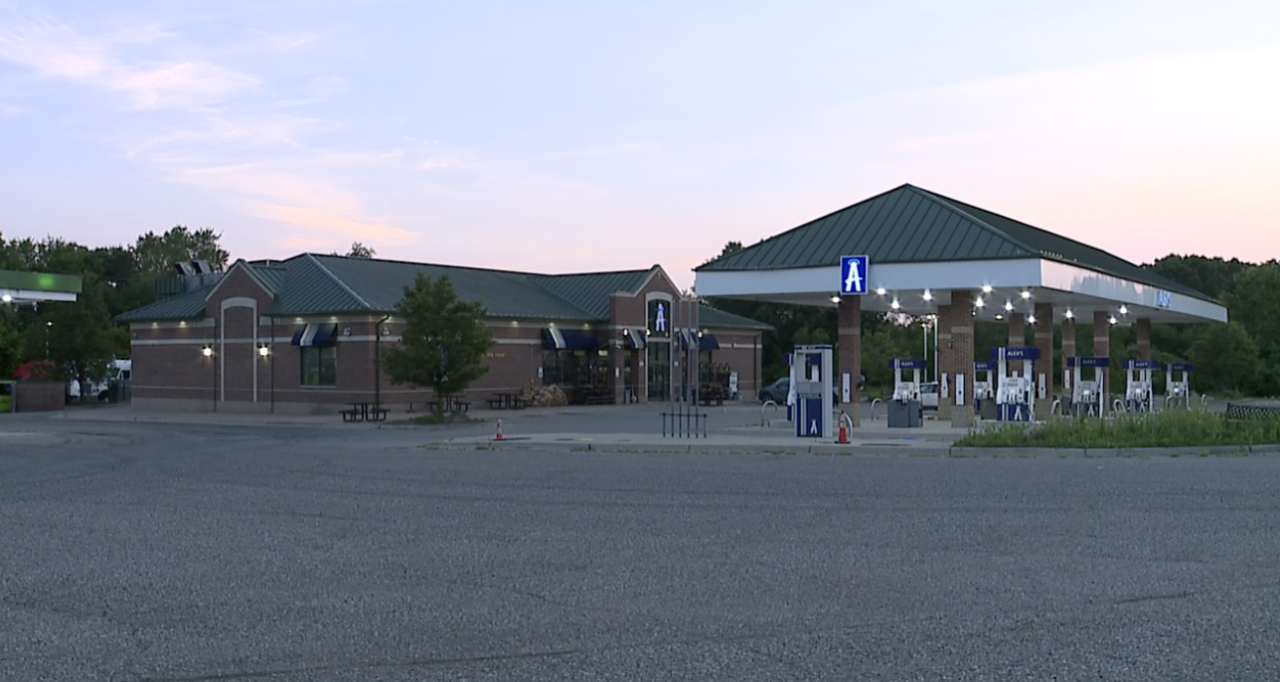 Alex’s Market & Grill in Holly Township
