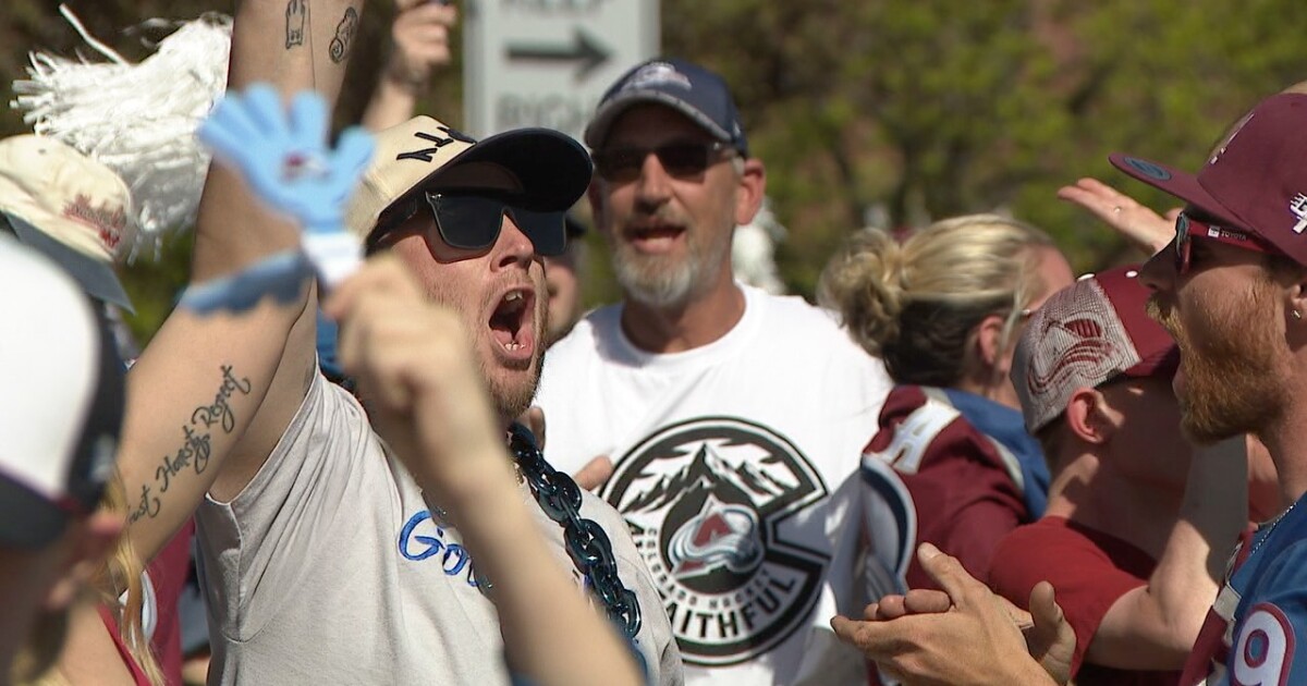 Avs Faithful show their loyalty during playoff opening win against Kings