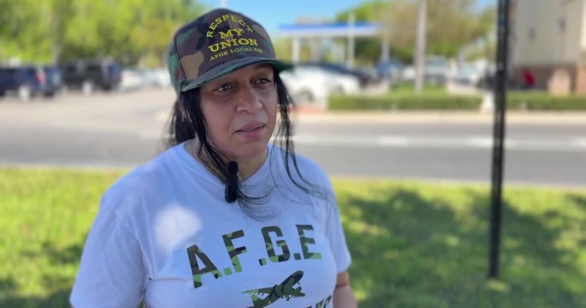 Local community supports unpaid TSA agents at Palm Beach International Airport amid government shutdown