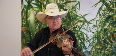 Fiddler at Sinton Chamber of Commerce