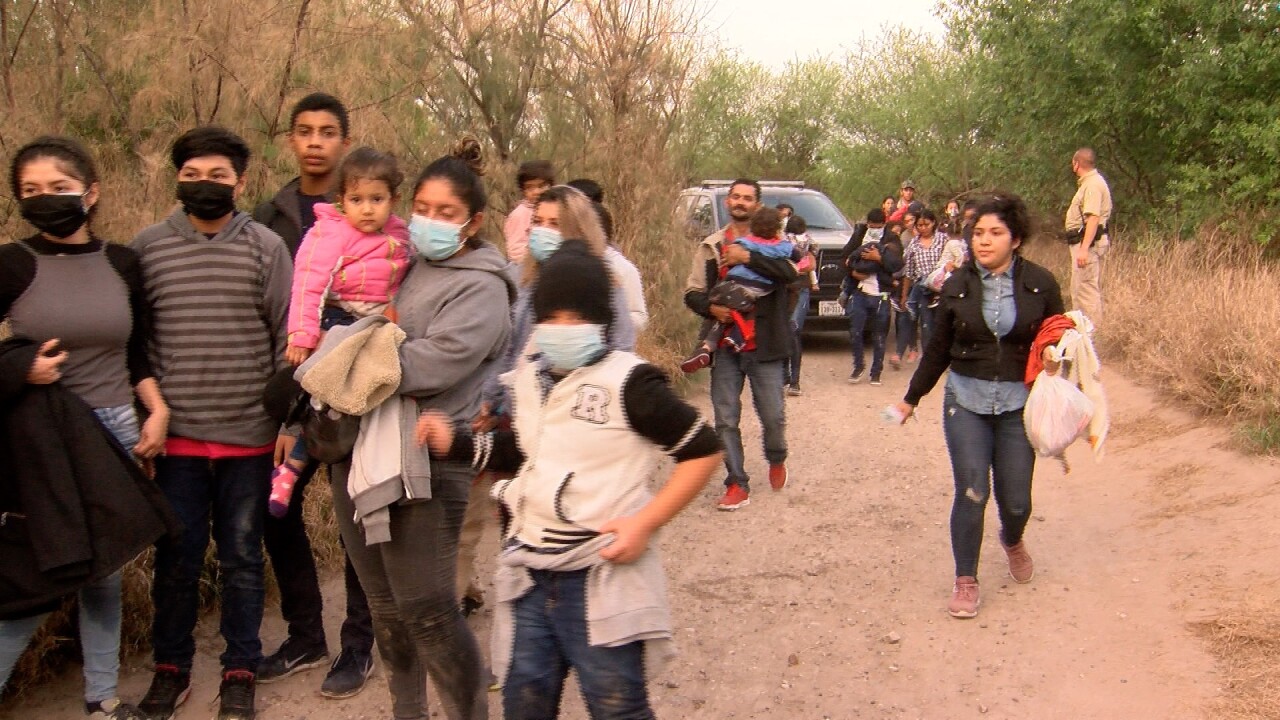 migrants walking day.jpg