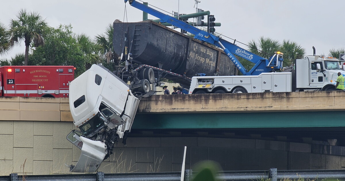 Tractor-trailer goes over side of Beeline Highway overpass at Florida's Turnpike - Vimarsana News
