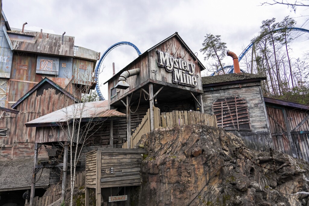 Dollywood's 2024 Season Passholder and Media Day
