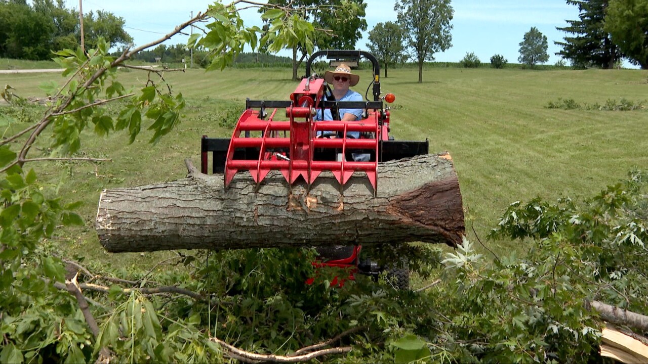 walworth co storm volunteer 2.jpg
