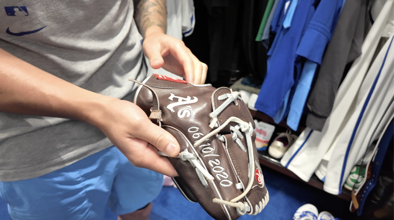Lucas Erceg glove Royals