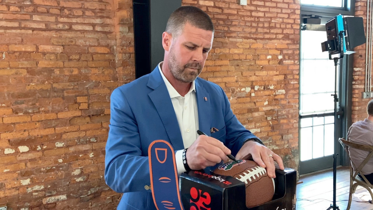 Florida coach Billy Napier stops in Tampa for speaking tour