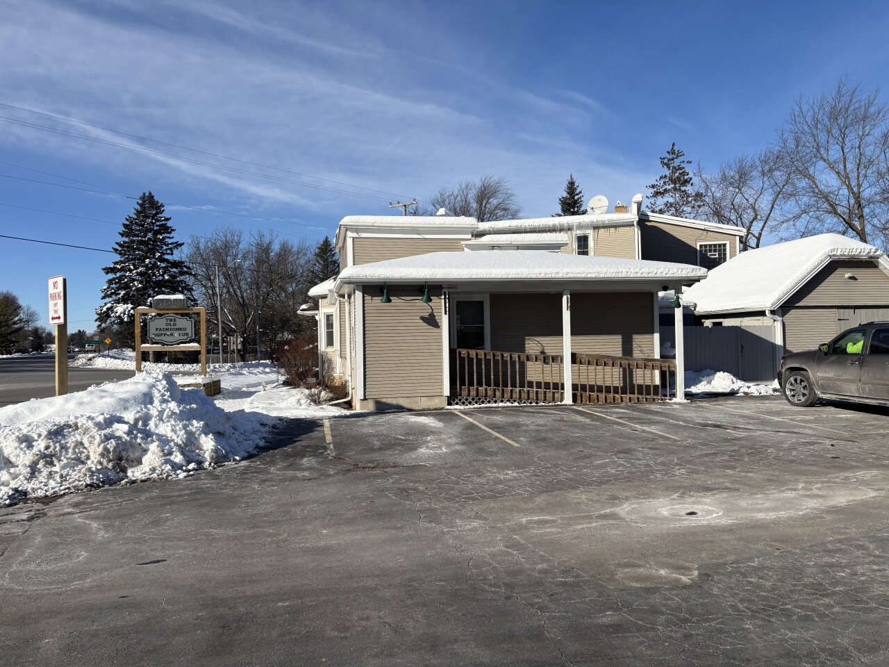 Newburg supper club endures fire in frigid temperatures