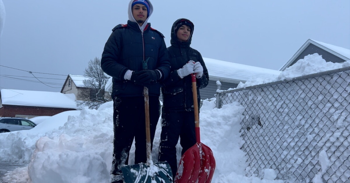 A young entrepreneur offering shoveling services to residents in South Buffalo - Vimarsana News