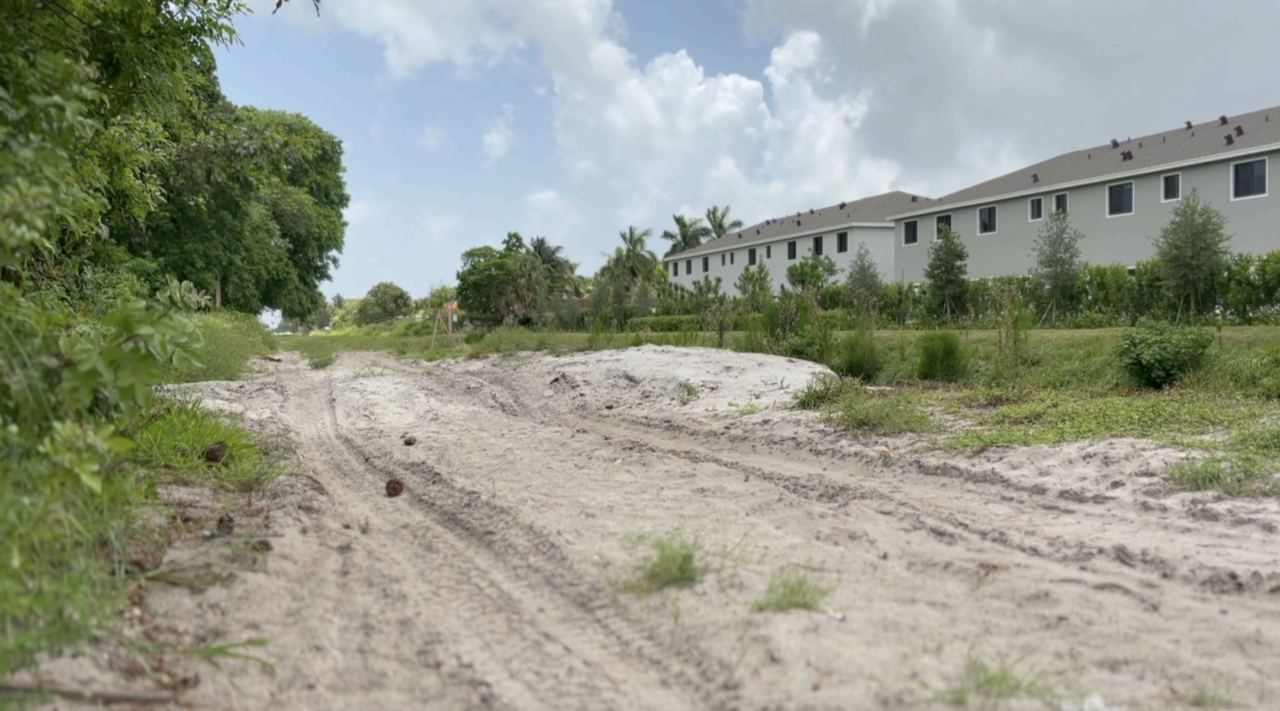 unpaved dirt road Greenacres thumbnail.png