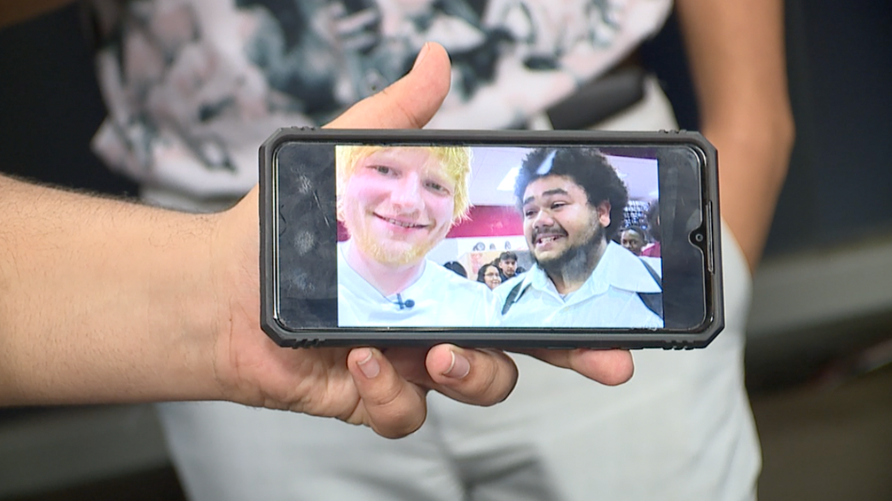 Ed Sheeran visits Tampa high schoolers, gifts them guitars and concert tickets