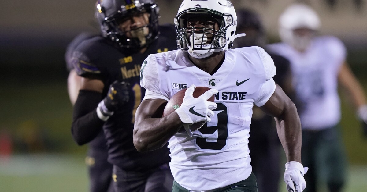 Walker runs for 264 yards, 4 TDs as Spartans beat Wildcats