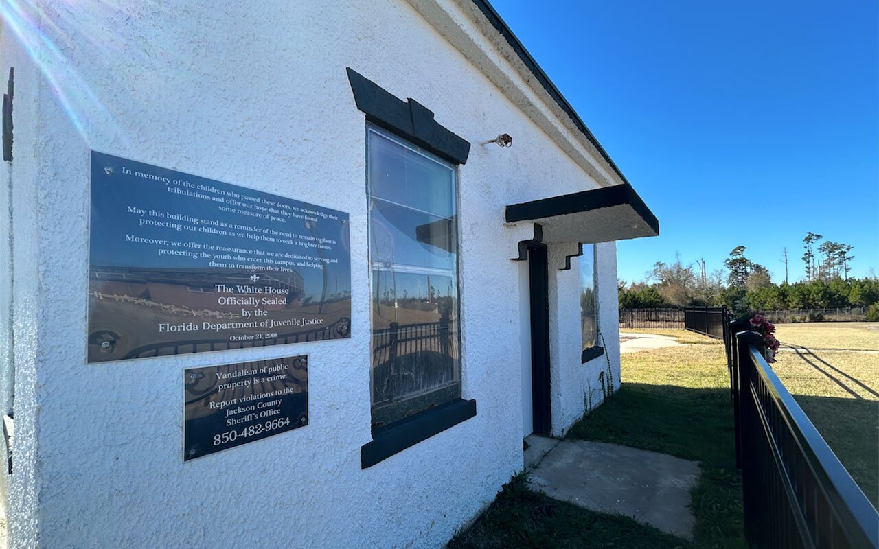 White House plaque, Dozier School