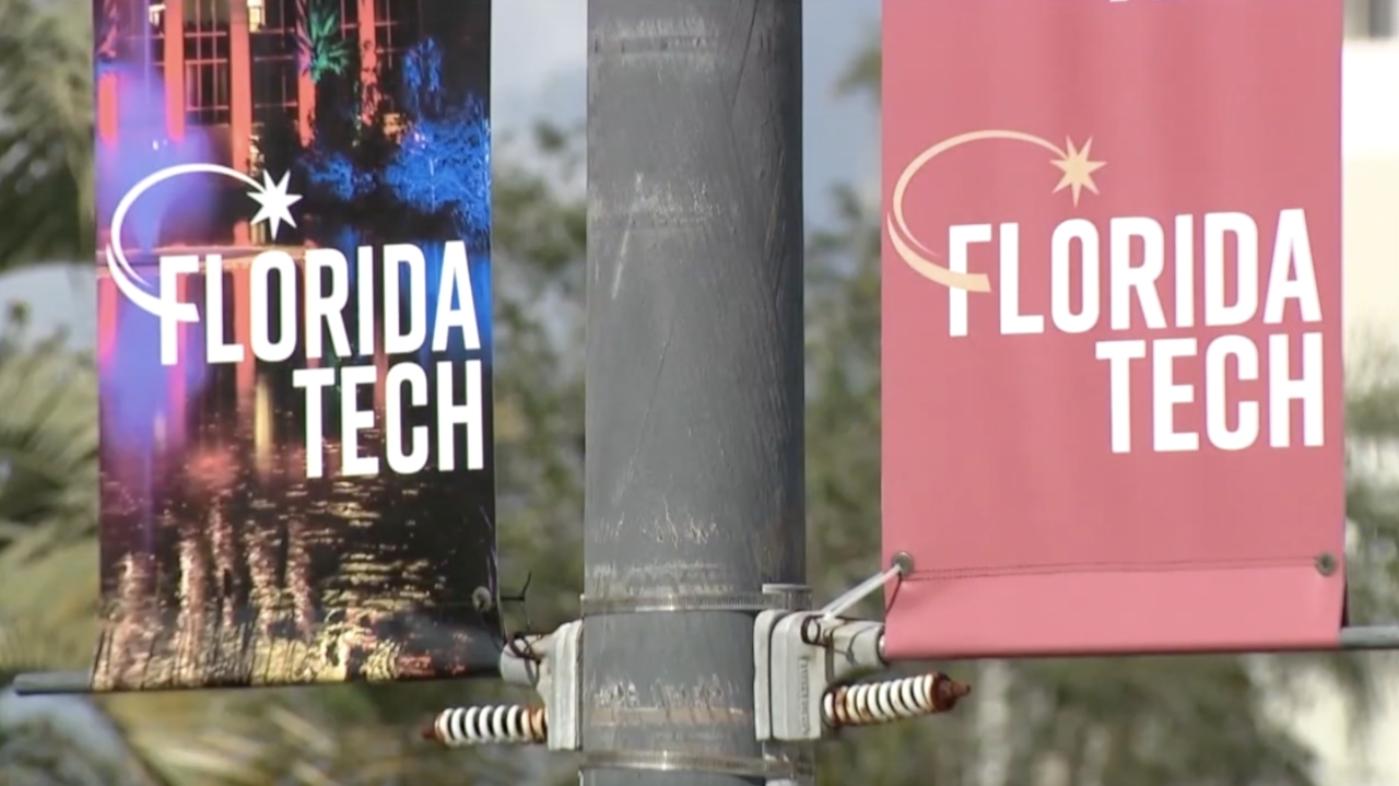 Florida Tech signs on campus