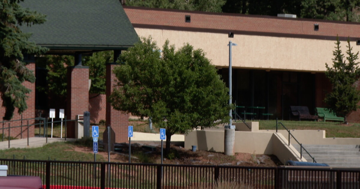 Woodland Park School Board Pres. to retract ban on former employee after lawsuit - Vimarsana News