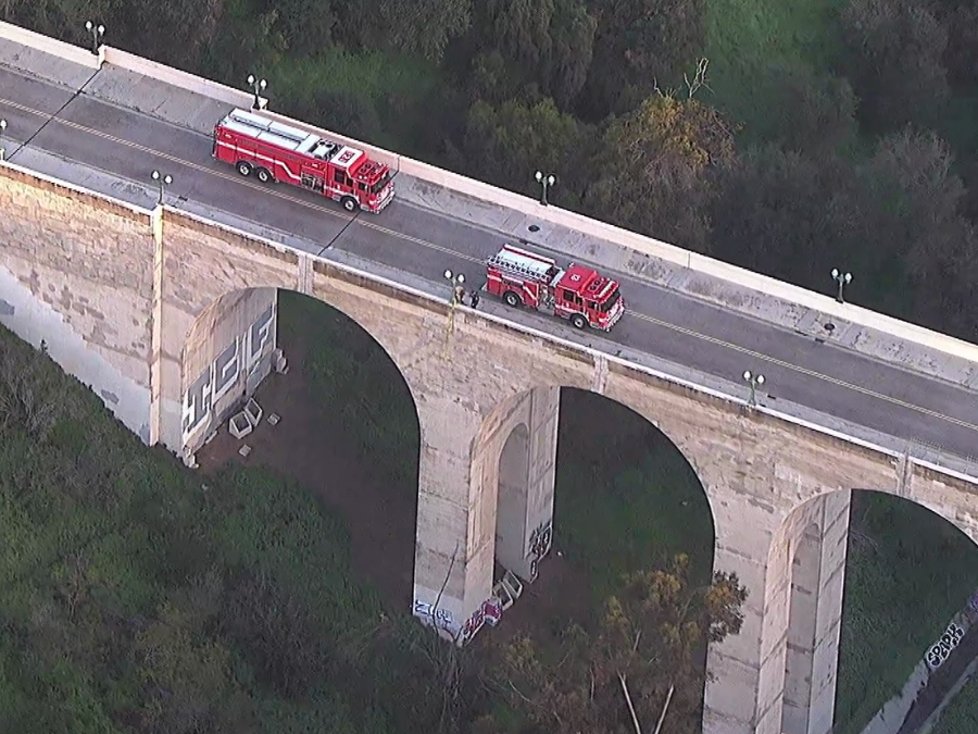 cabrillo_bridge_fire2_022026.png