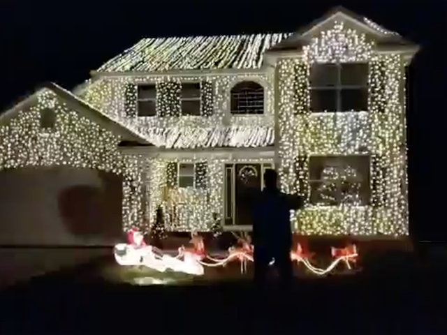 Ohio man channels Clark Griswold, recreates 'Christmas Vacation' lights