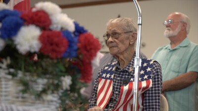 'It's such an honor' | Community honors 91-year-old Air Force veteran fighting terminal cancer