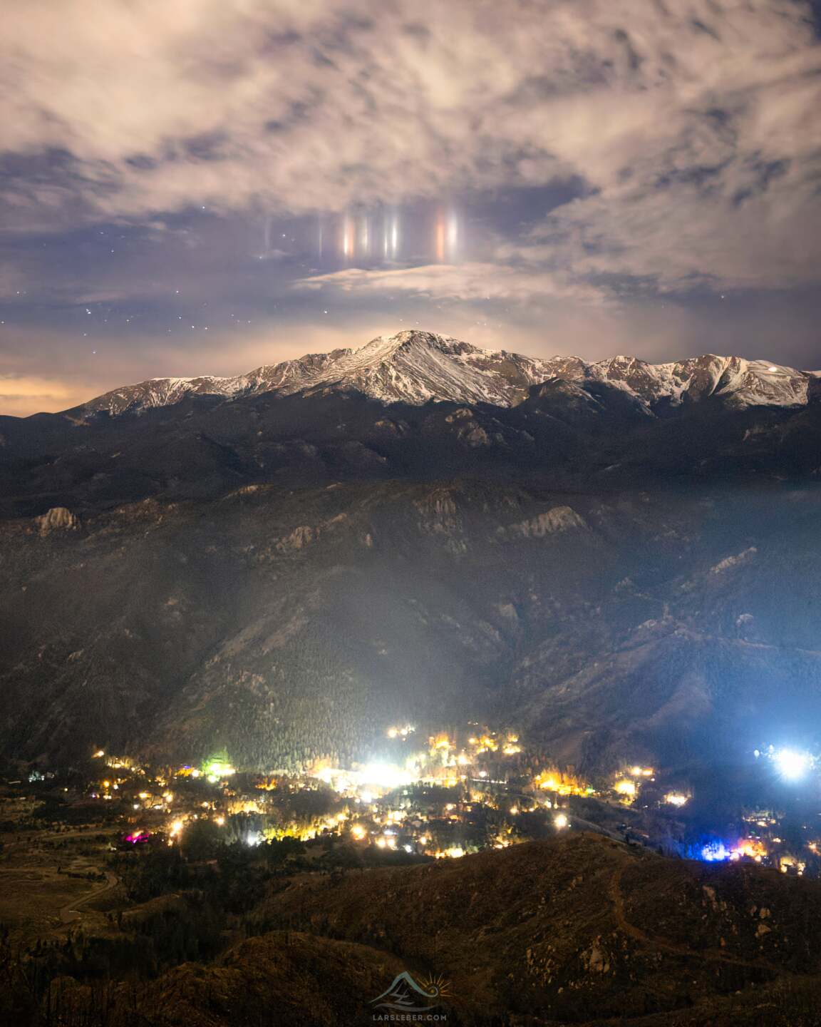 Light pillars over Pikes Peak_Lars Leber