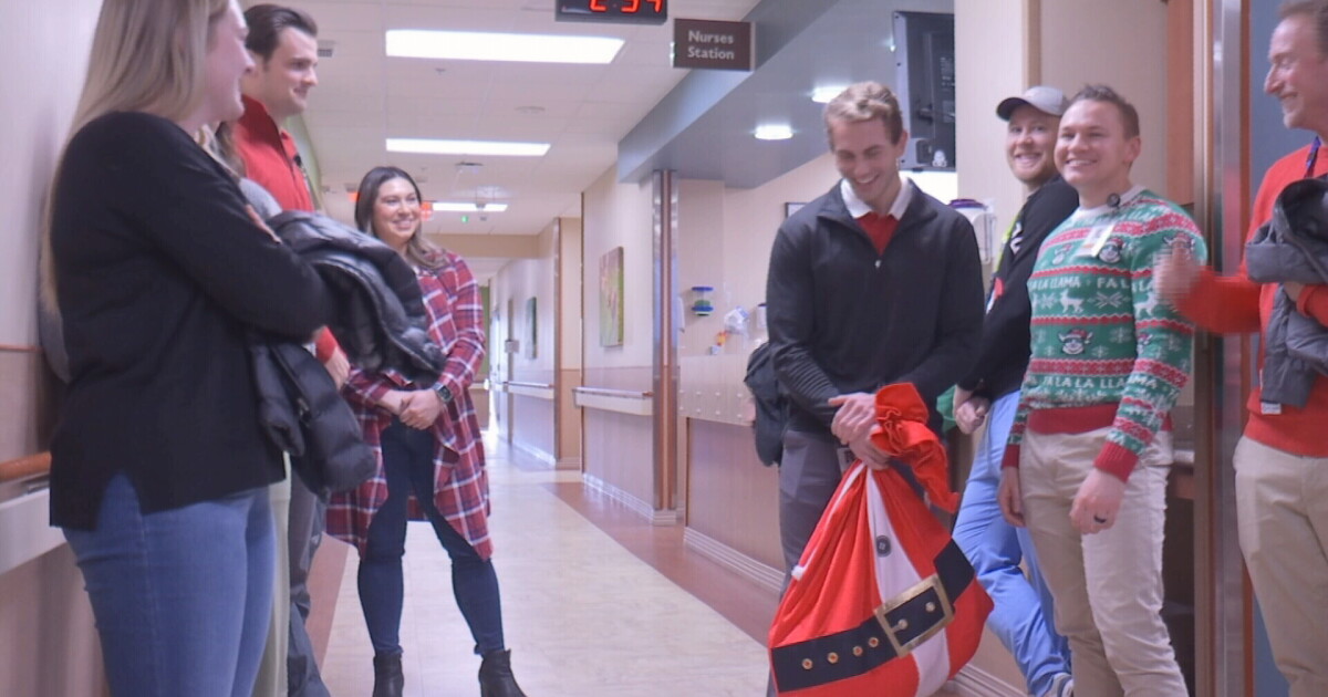 Rocky Vista students start school tradition with Christmas visits - Vimarsana News
