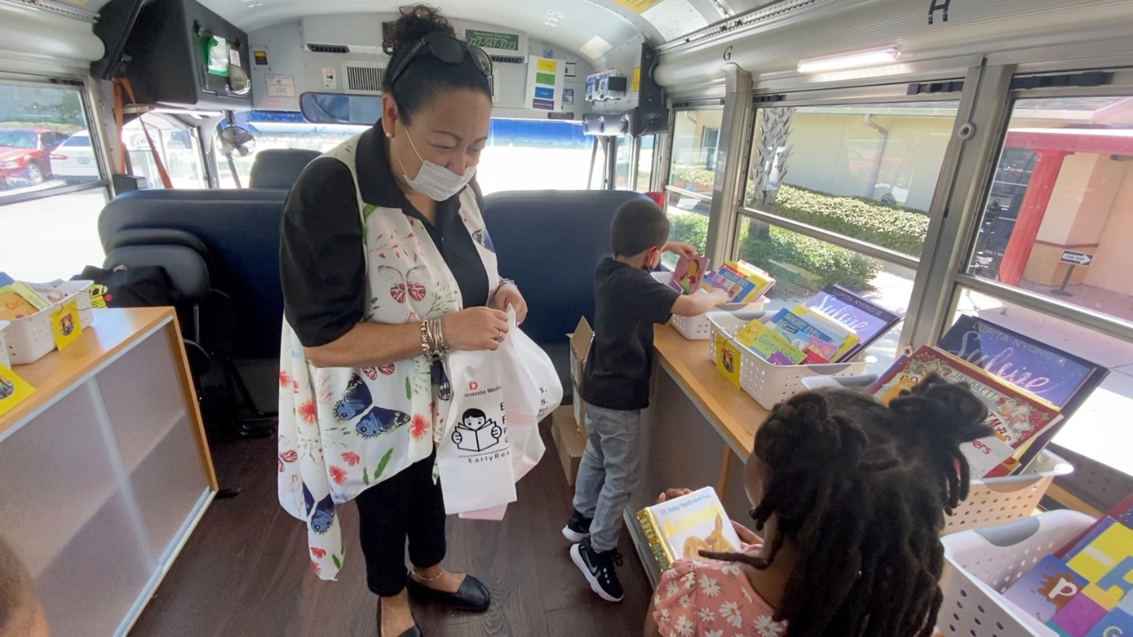 Pinellas County Schools Book Bus4.png