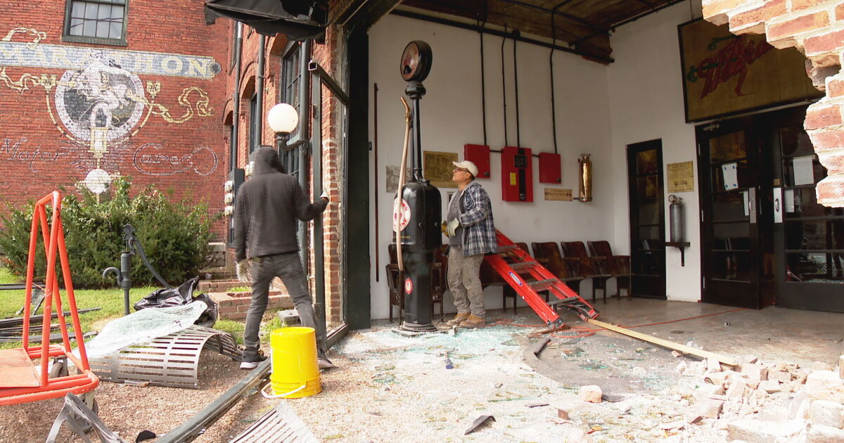 Thieves drive a box truck into a Nashville historical building to steal an ATM - Vimarsana News