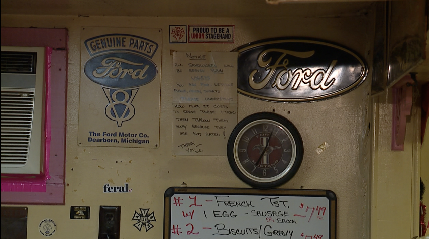 Nelle Belle's diner walls