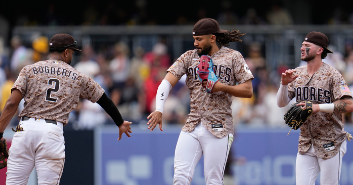 Padres rally late to beat Blue Jays 5-4, take 2 of 3 in series