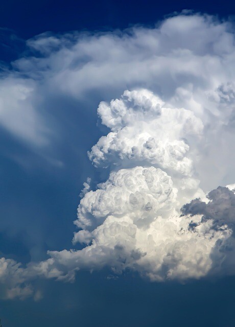 clouds-7382209_640.jpg