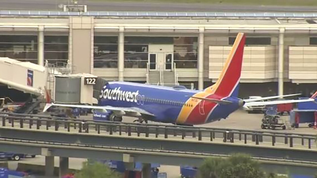 Resultado de imagen para Southwest 8701 emergency landing