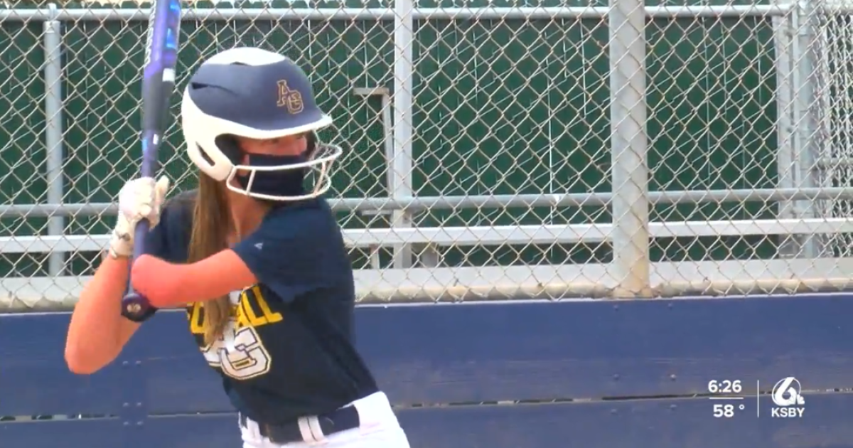 High schooler dominates softball with one arm