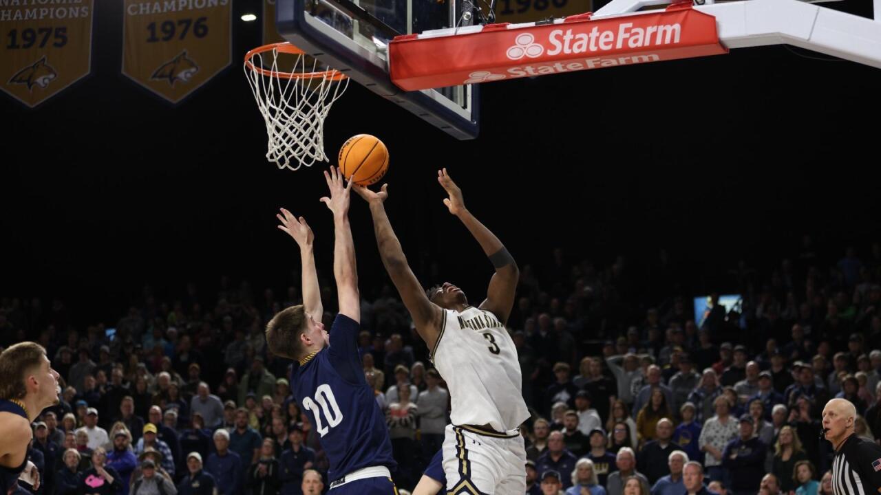 Great Osobor scores the game-winner with 3.8 seconds to go to beat Northern Arizona by one, 69-68.