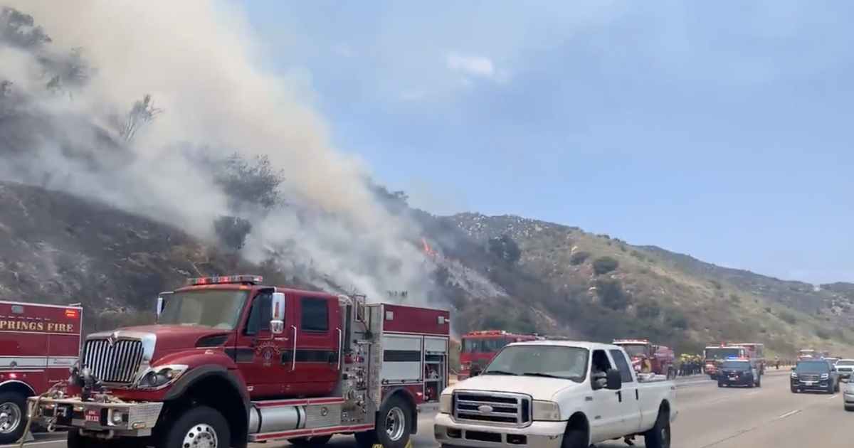 Brushfire near Escondido causes I-15 closure, delays