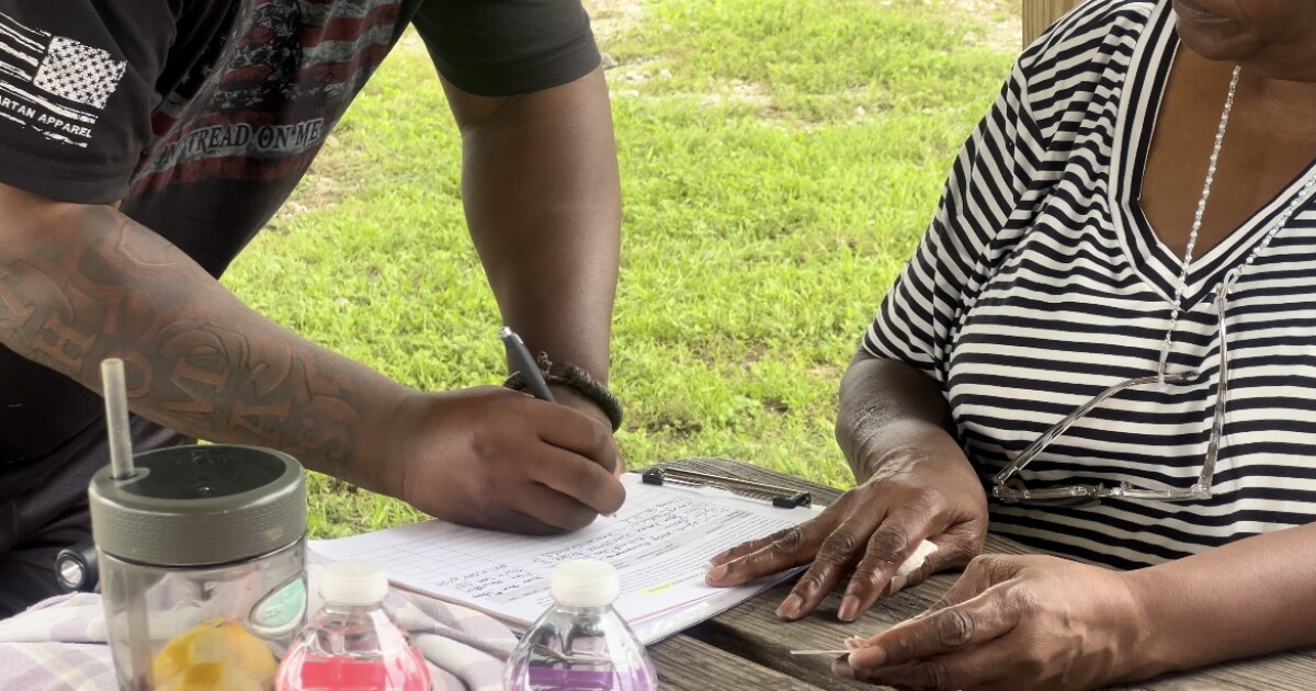 Marlin residents continue collecting signatures to recall the mayor - Vimarsana News