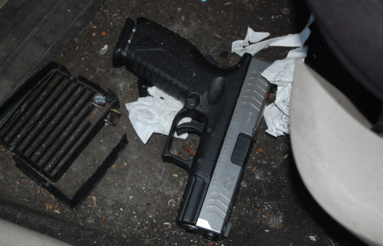 dollar general robbery handgun 2.png