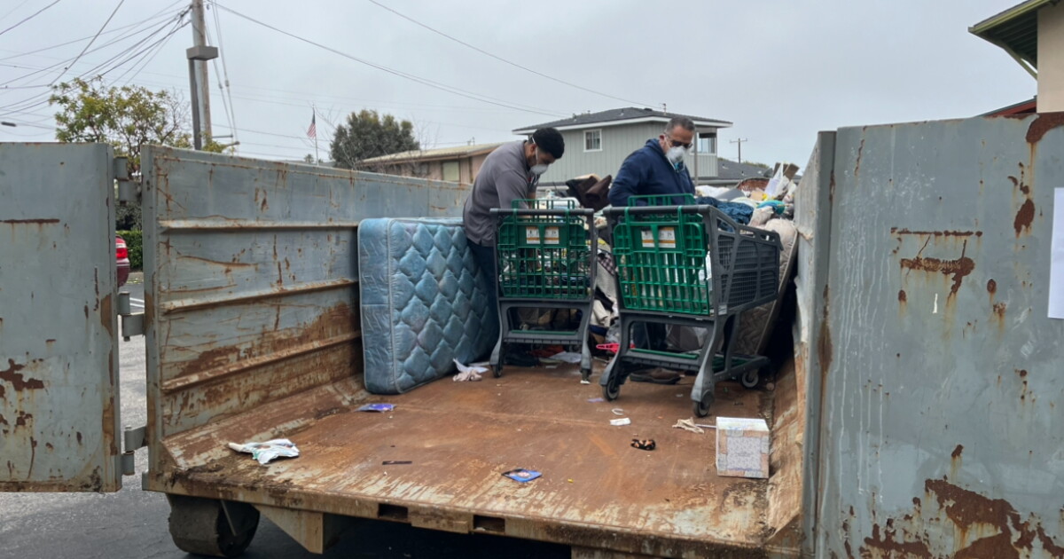 Residents upset after late neighbors' belongings discarded at senior apartment - Vimarsana News