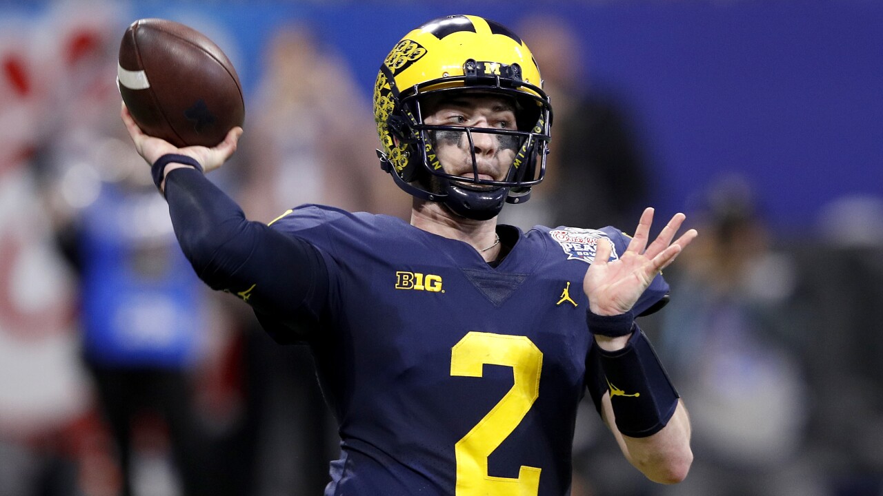 Shea Patterson Leads No 7 Michigan Over Middle Tennessee In