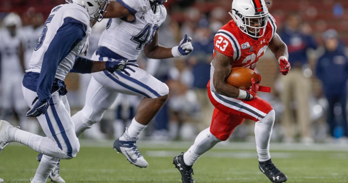 Local Sports No. 17 Cincinnati stays unbeaten in AAC, routs UConn 48-3 Joe Kay - WCPO