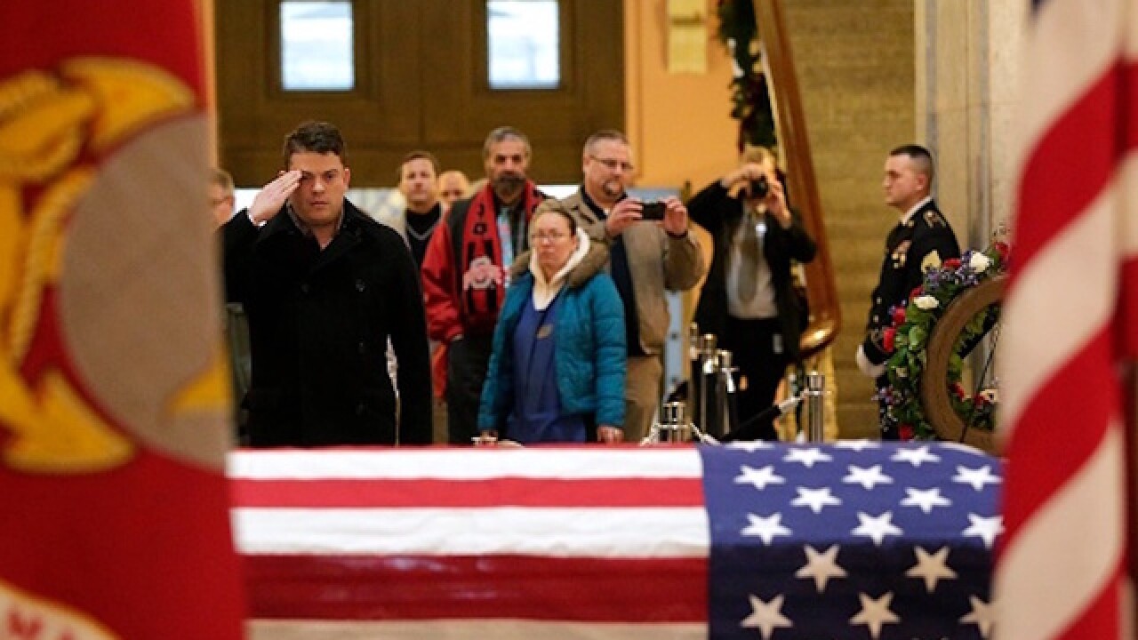 Thousands pay respect for John Glenn