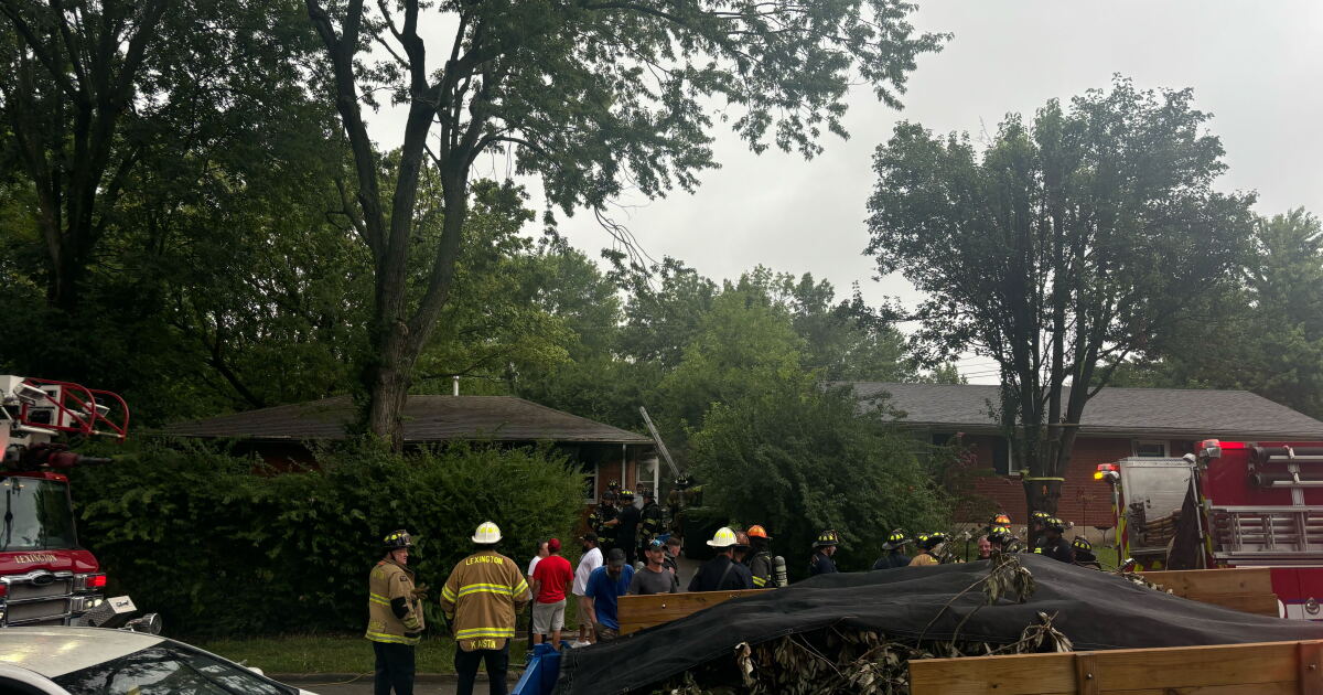 1 person displaced after Lexington house fire