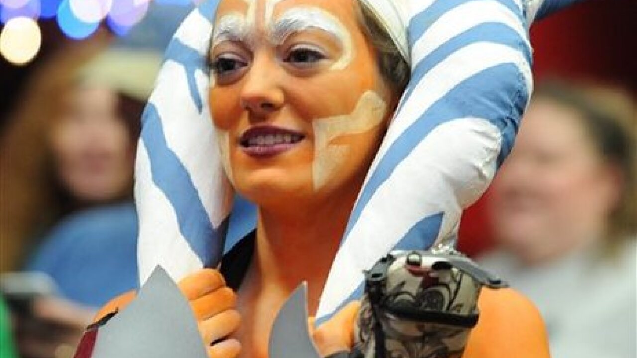 GALLERY: Fans geek out at 'Star Wars' premiere