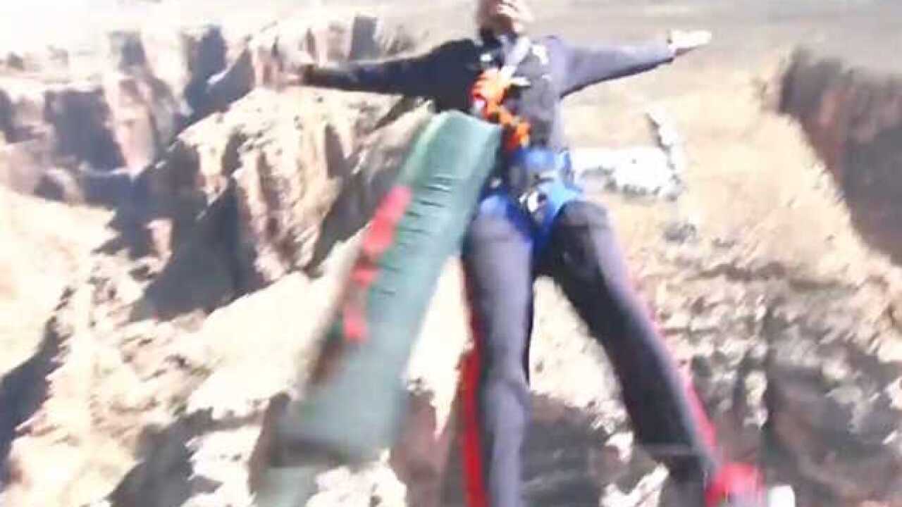 Video Will Smith Bungee Jumps At Grand Canyon Video Will Smith Bungee Jumps At Grand Canyon