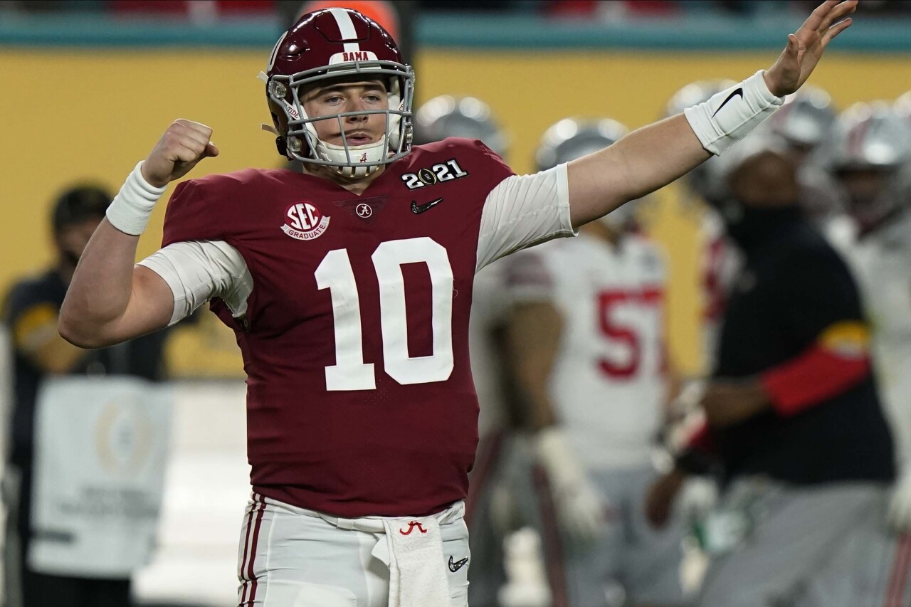 Alabama Crimson Tide QB Mac Jones celebrates TD pass vs. Ohio State Buckeyes in first half of 2021 College Football Playoff National Championship