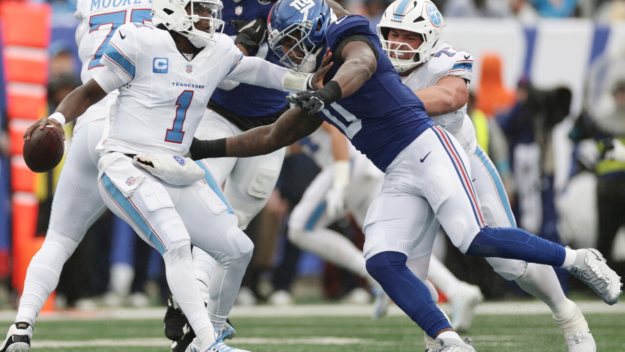 Titans Giants Football