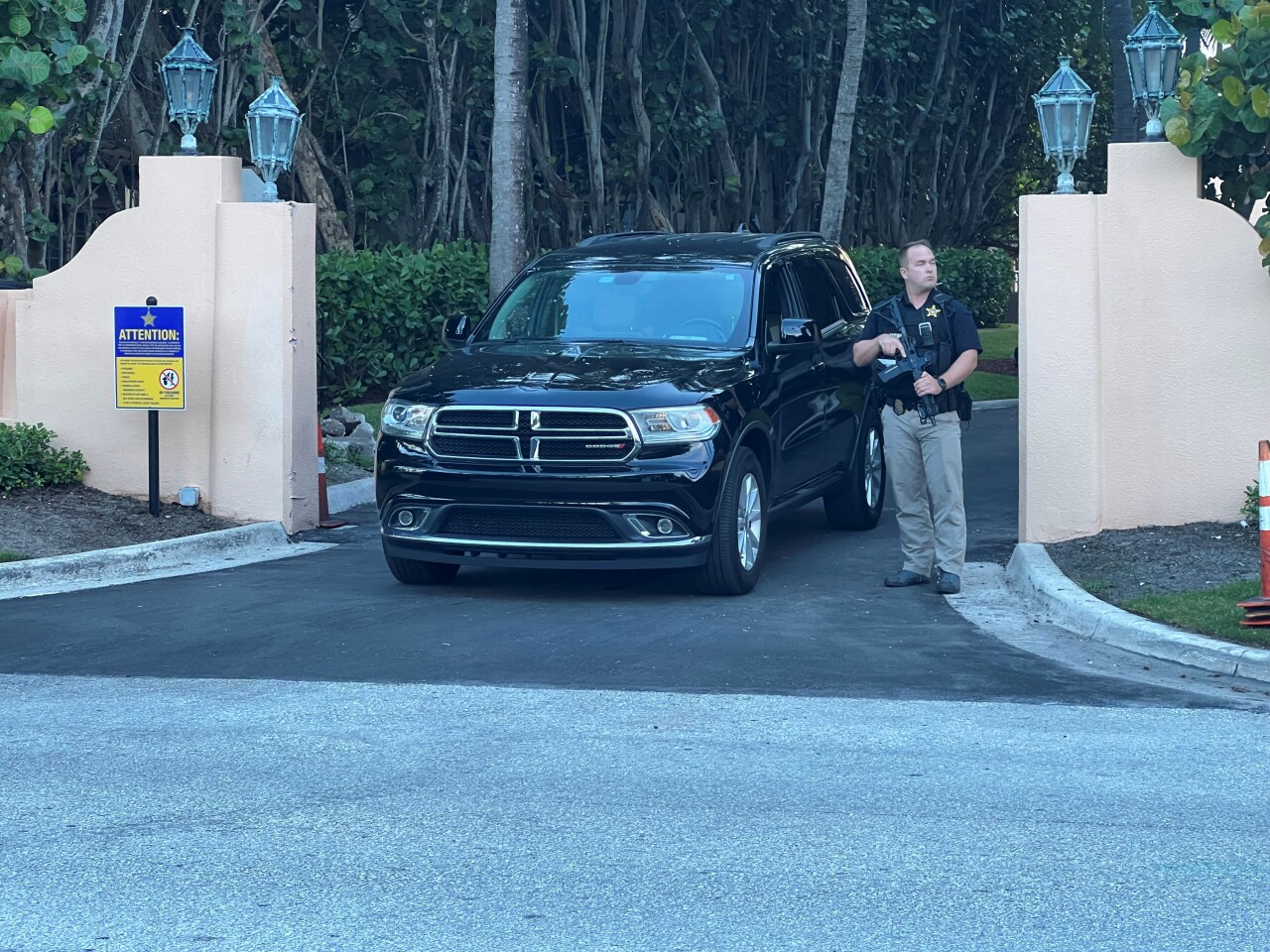 An armed FBI agent keeping watch outside Donald Trump's Mar-a-Lago resort in Palm Beach, Florida on August 8, 2022.