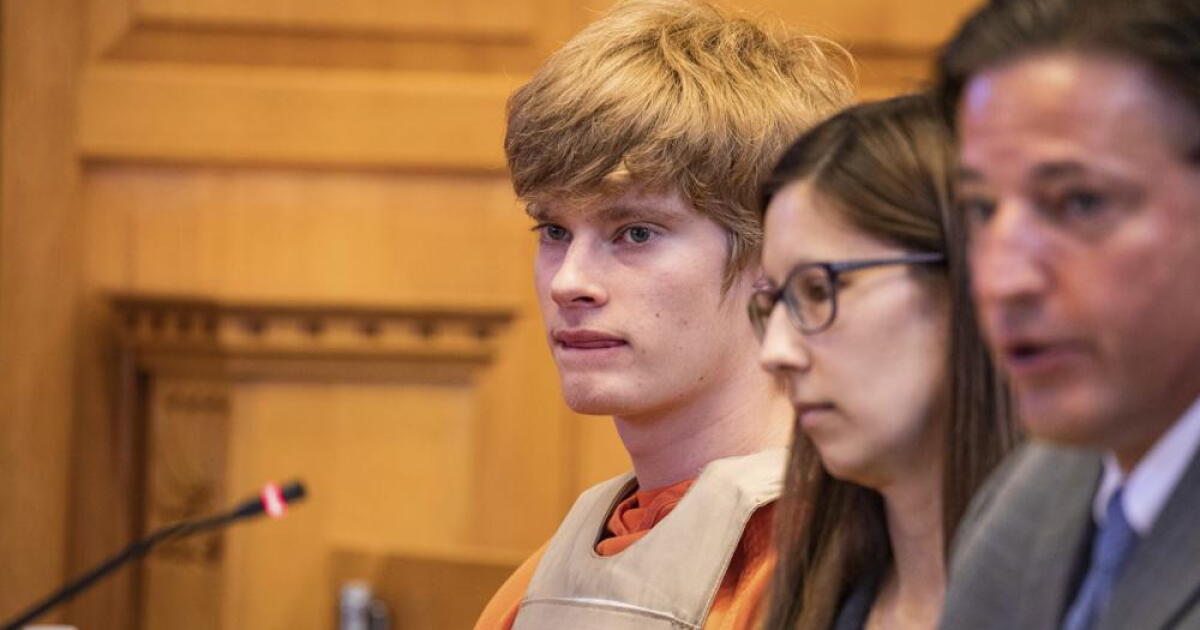 Iowa teen charged with killing Spanish teacher seeks juvenile trial